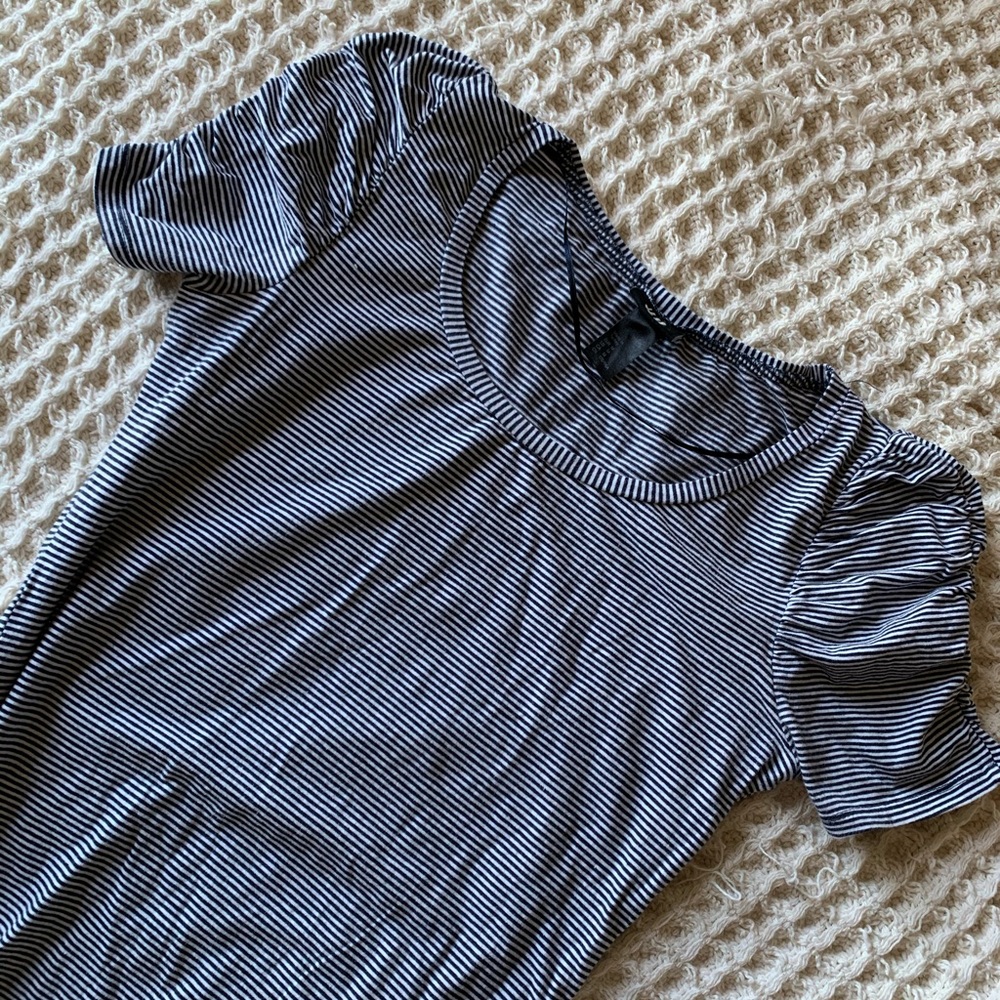 Ruffled sleeve H&M top